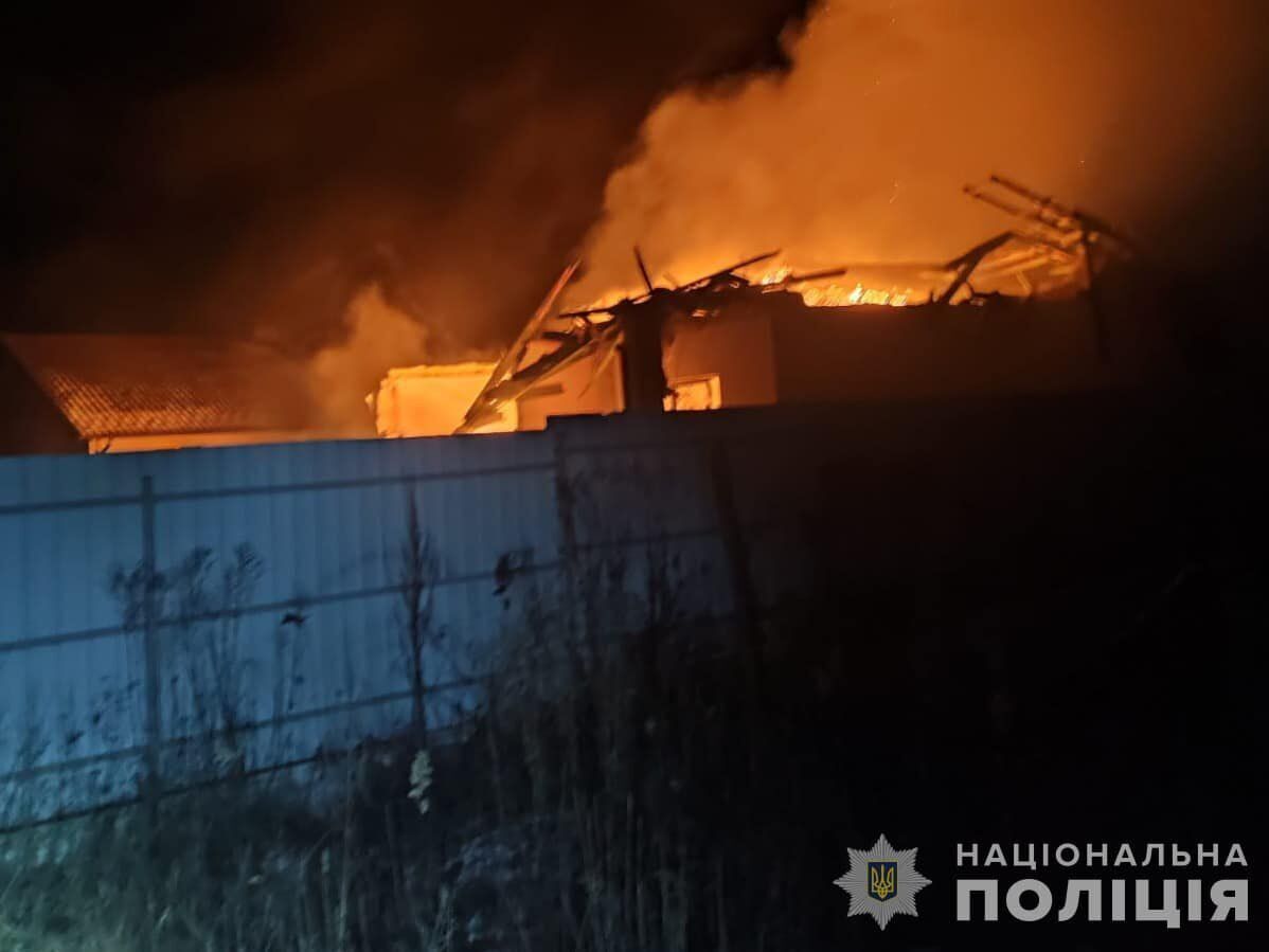 Атака беспилотника в Сумах: в частном доме загорелся пожар