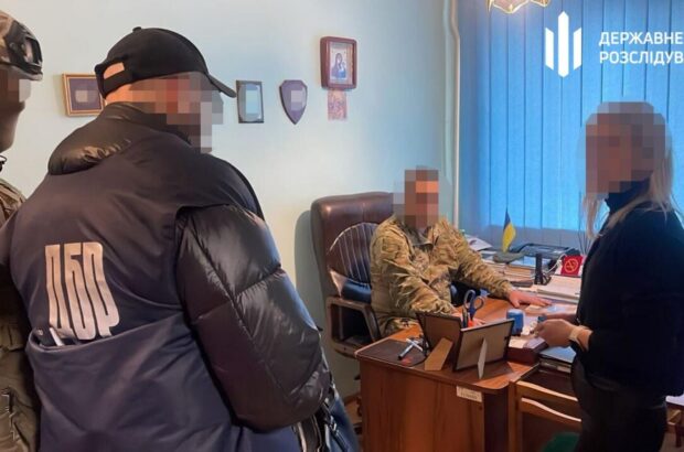 На Закарпатті посадовця ТЦК затримали за допомогу у втечі військовозобов’язаним