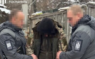 Зарплата в рублях, служба в колонии окупантов: ДБР задержало коллаборанта из Херсона