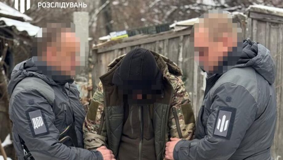 Зарплата в рублях, служба в колонии окупантов: ДБР задержало коллаборанта из Херсона