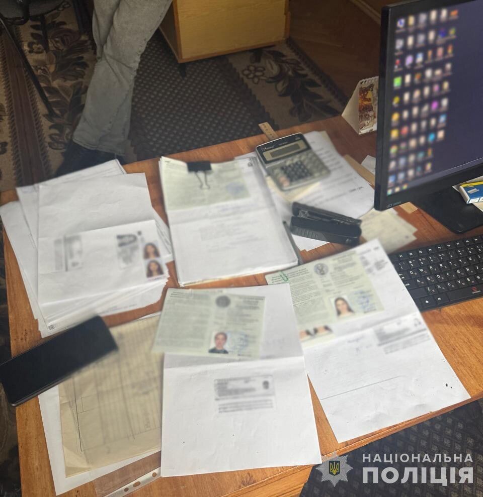 Директор автошколи вимагав хабарі за успішний іспит – йому загрожує 8 років в’язниці