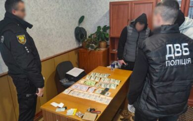 Директор автошколы требовал взятки за успешный экзамен – ему грозит 8 лет тюрьмы