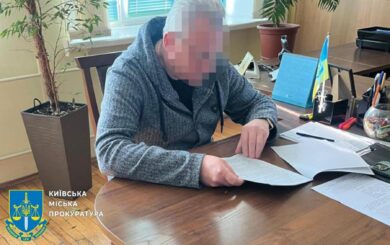 Закупка удлинителей по завышенным ценам: в Киеве чиновника подозревают в нанесении ущерба бюджету