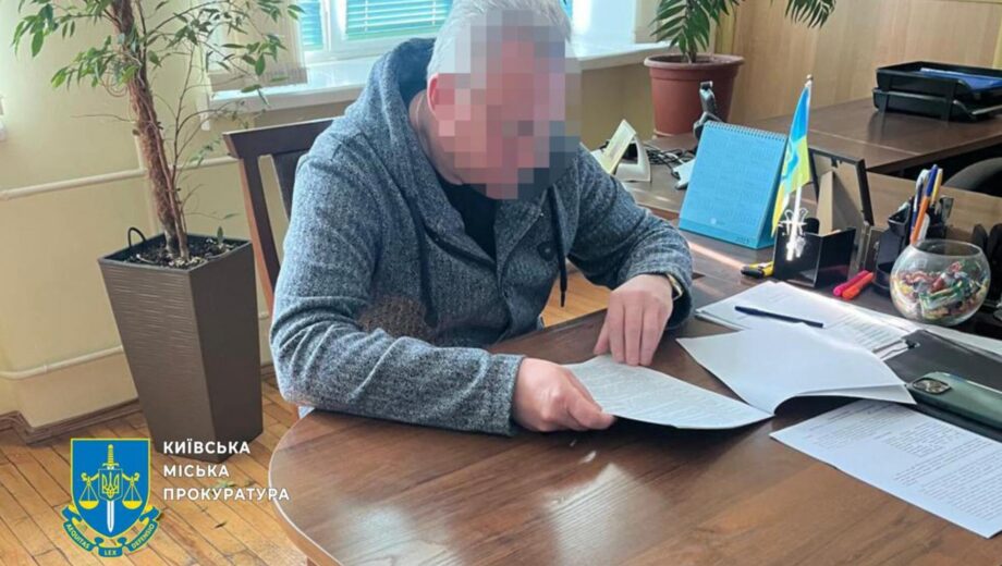Закупівля подовжувачів за завищеними цінами: у Києві посадовця підозрюють у завданні збитків бюджету