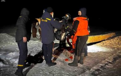 Опасная рыбалка в Киевской области: 5 рыбаков оказались в ледяной ловушке