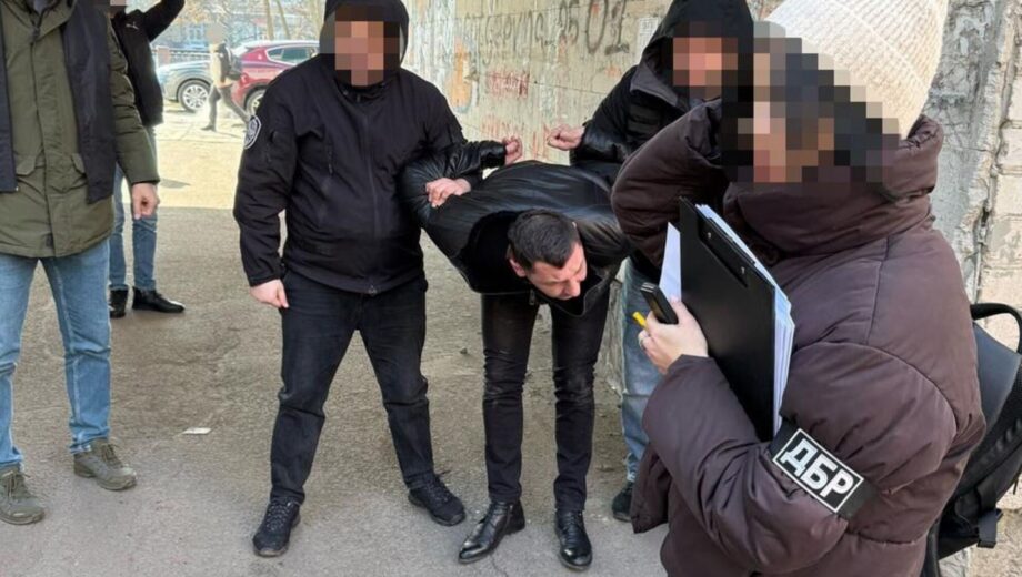 ДБР разоблачило должностного лица налоговой Кировоградщины на взятке в 200 тысяч гривен