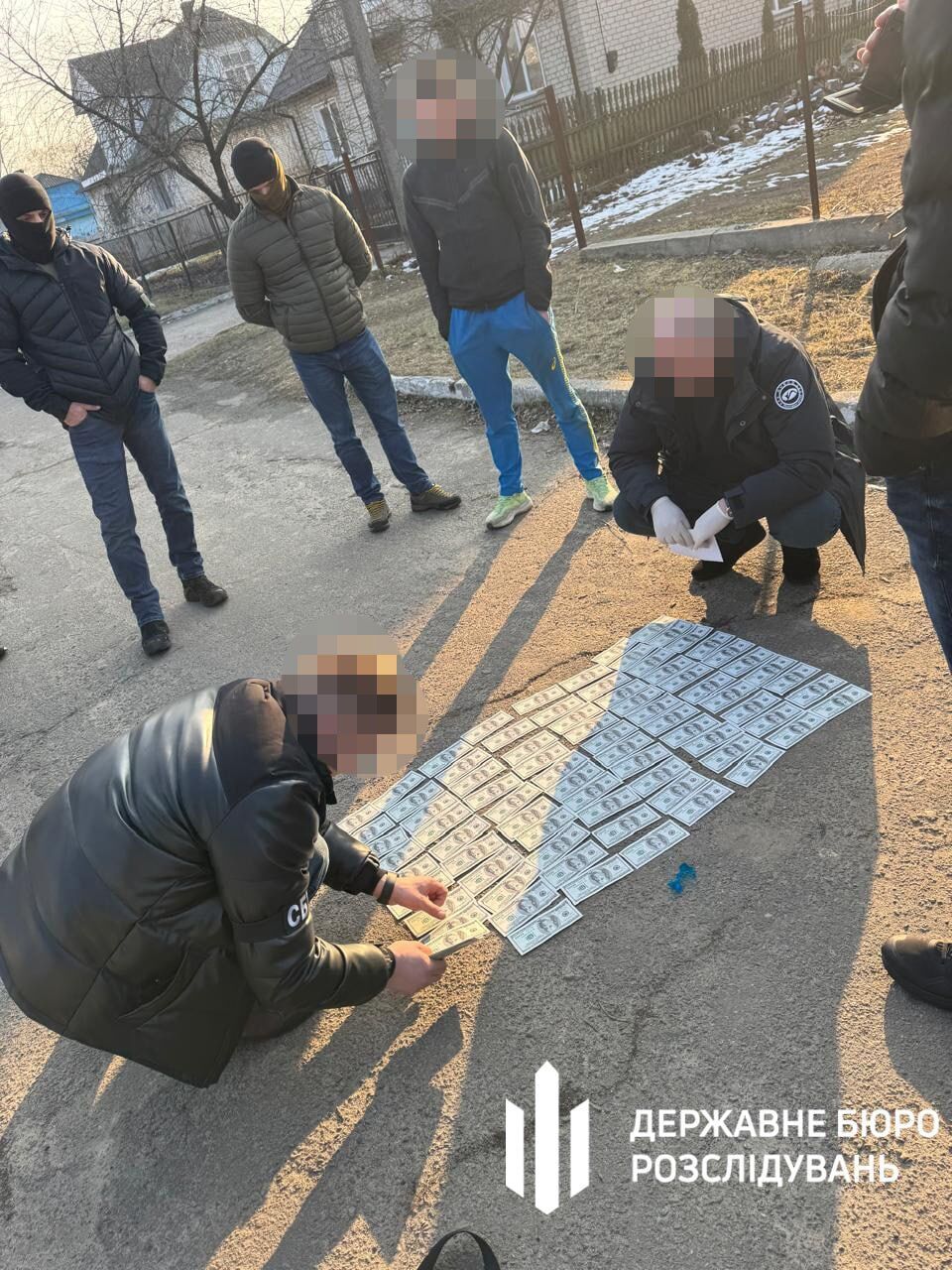 На Волыни разоблачили правоохранителя, который за $10 000 переправлял уклонистов за границу