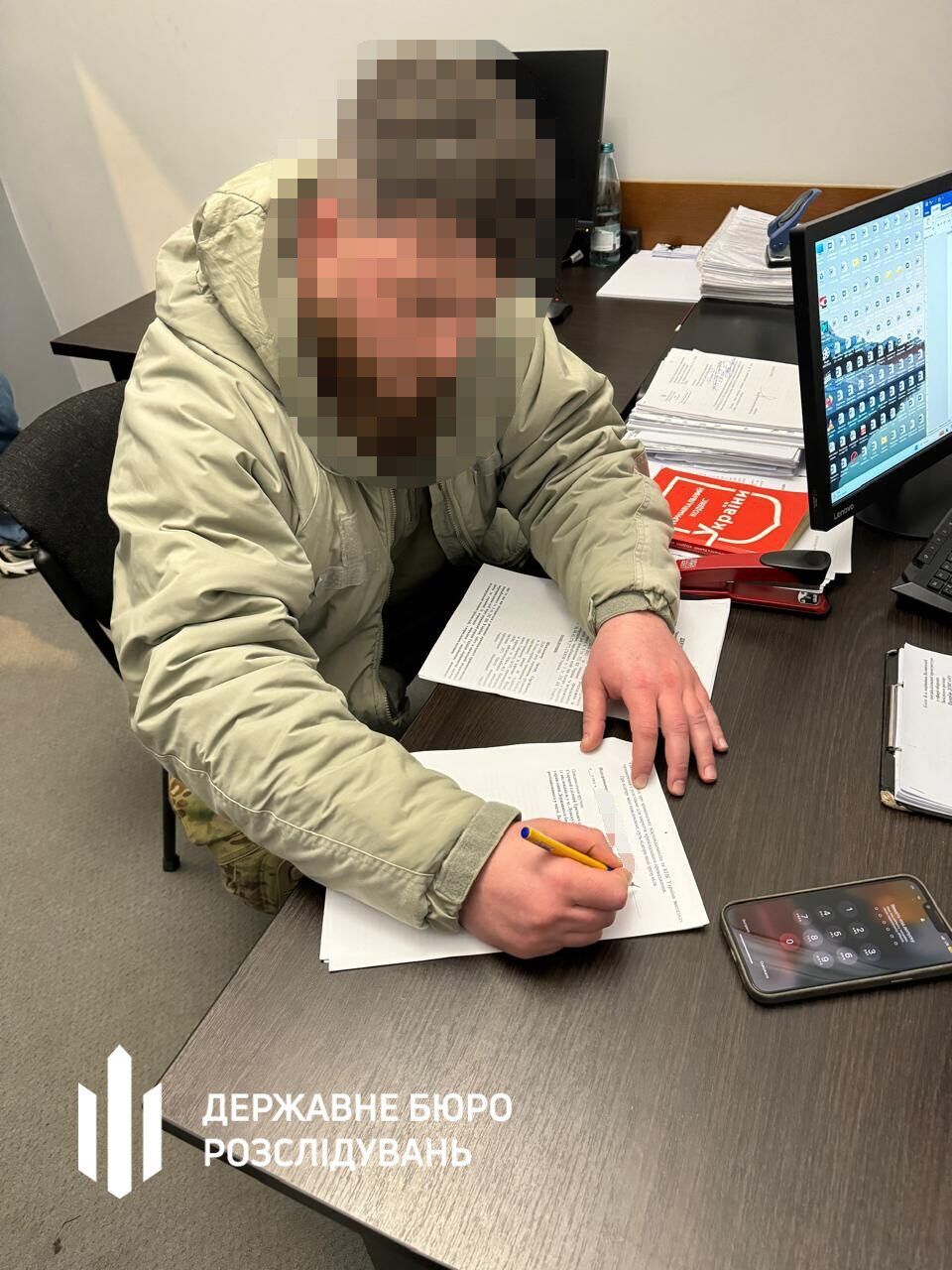 На Волыни разоблачили правоохранителя, который за $10 000 переправлял уклонистов за границу
