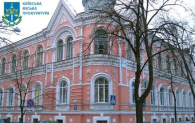 Судитимуть ексчиновницю: три роки платили зарплату раднику, який не ходив на роботу