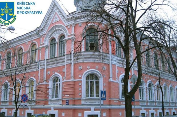Судят эксчиновщицу: три года платили зарплату советнику, не ходившему на работу