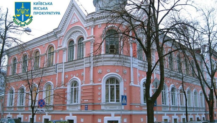 Судят эксчиновщицу: три года платили зарплату советнику, не ходившему на работу