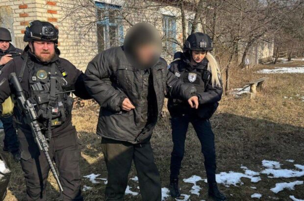»Я не верил, что смогу уехать»: полиция вывезла из-под обстрелов последнего жителя пограничного села