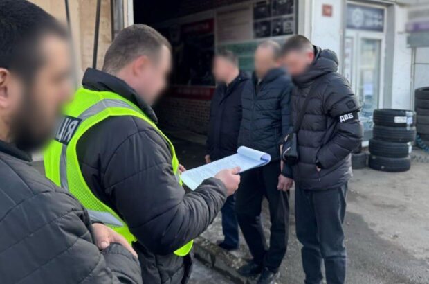 Бігунок з ТСЦ у Харкові обіцяв переоформити машину за спрощеною процедурою