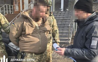 У Запоріжжі затримали військового посадовця за продаж документів для виїзду за кордон