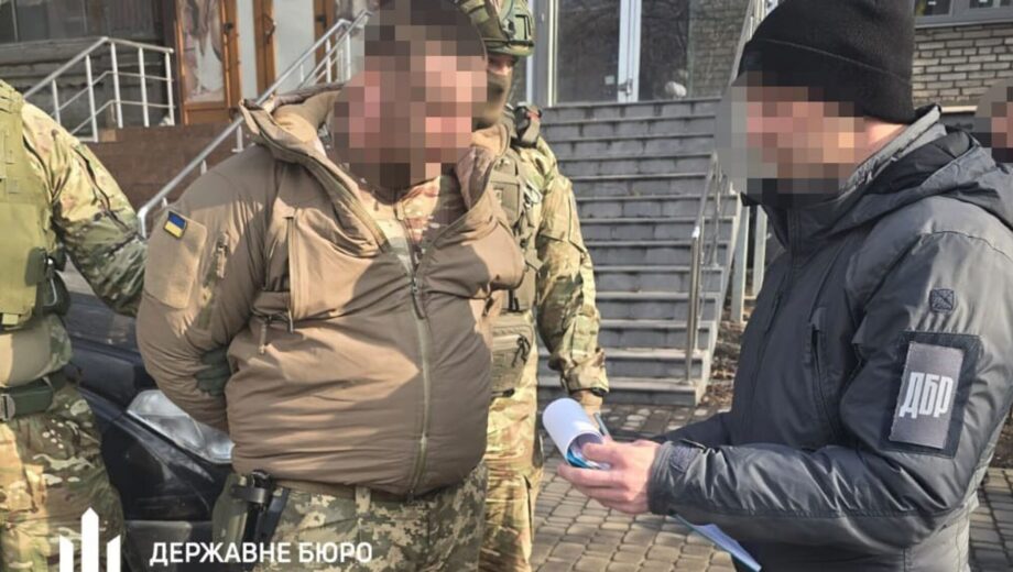 У Запоріжжі затримали військового посадовця за продаж документів для виїзду за кордон