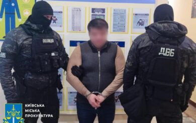 Протягнув поліцейського на дверях авто: водій Mercedes-Benz відправиться у СІЗО