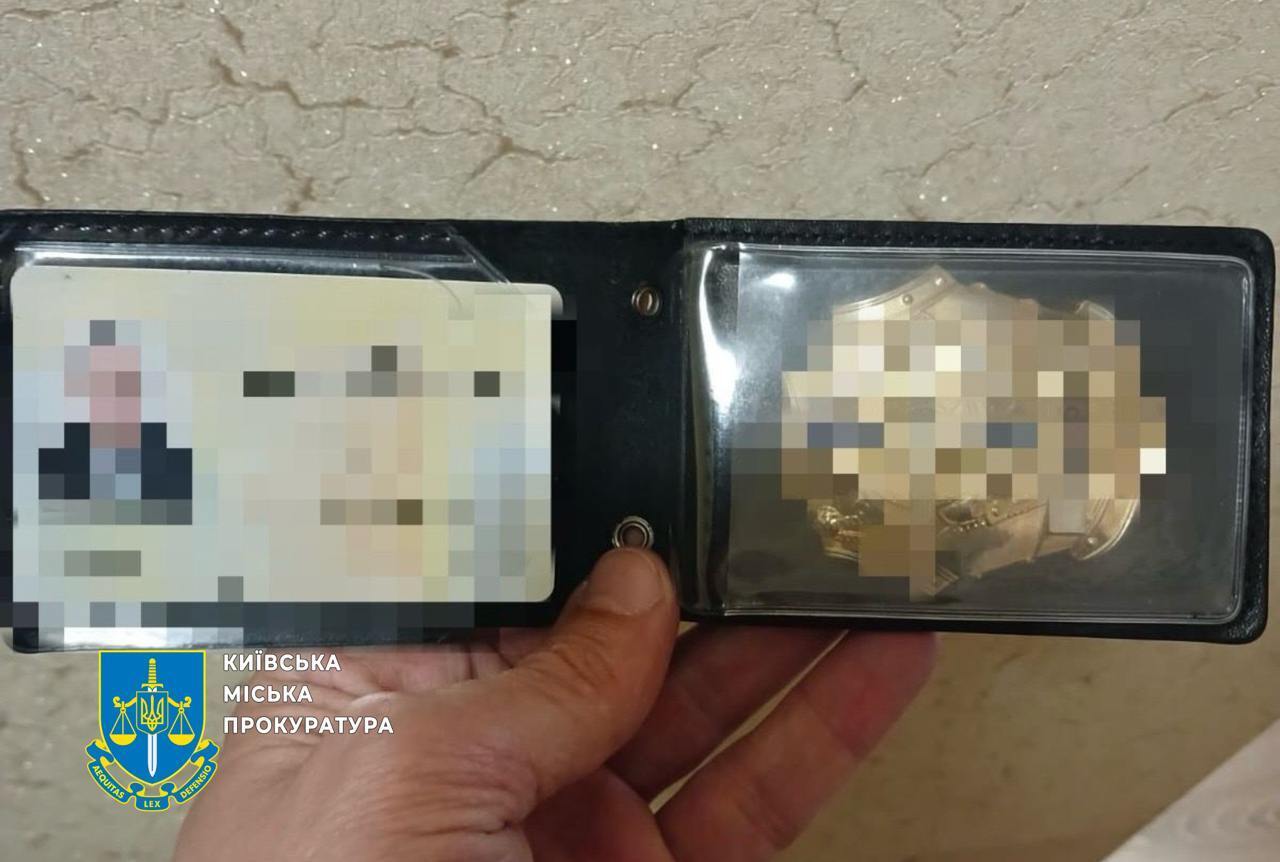 Двох чиновників територіальних підрозділів Держконтролю затримали на хабарі