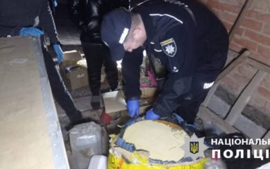 Химик-нелегал: в Виннице наркоторговец варил амфетамин в частном доме