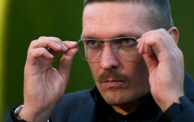 Чемпион мира Александр Усик защитил диссертацию и стал доктором философии.