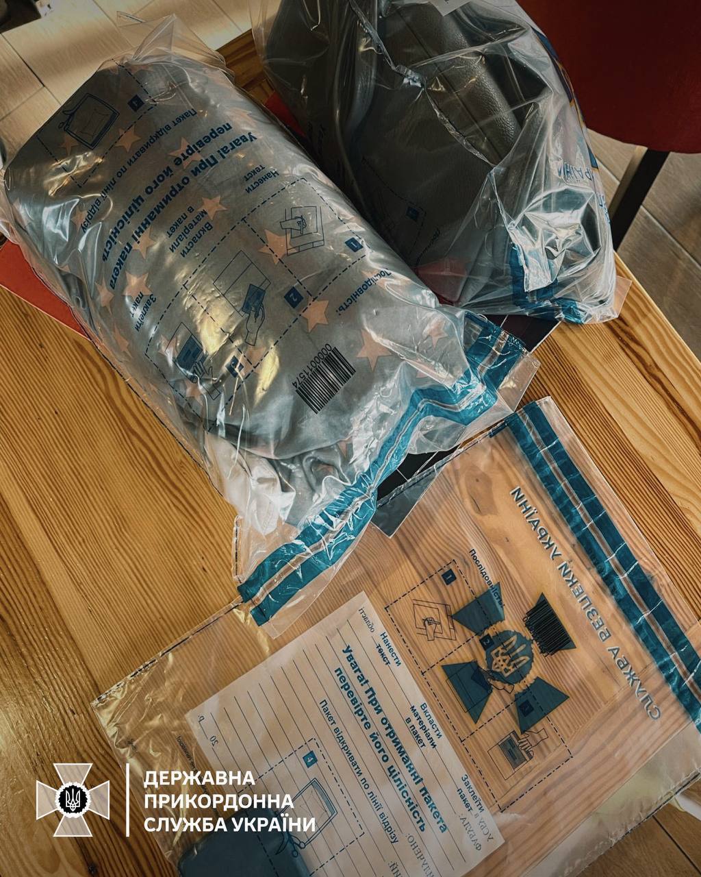 Адвокат на Николаевщине предложила пограничнику 3 тысячи долларов за нелегальный выезд