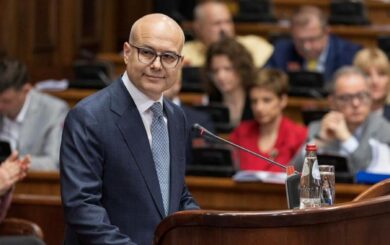 Парламент Сербії відправив у відставку прем’єра після масштабних протестів