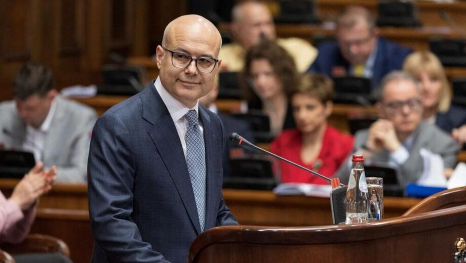 Парламент Сербії відправив у відставку прем’єра після масштабних протестів