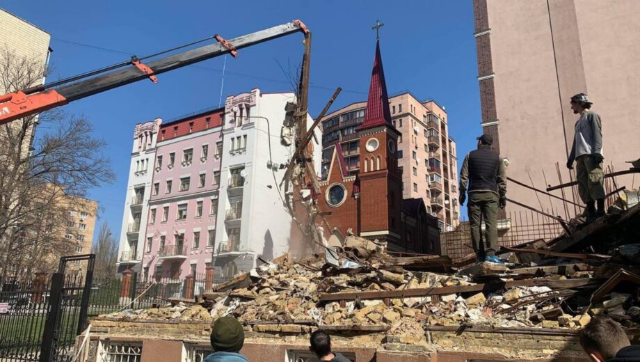 Від Садиби Зеленських залишились руїни: громадськість закликає зупинити демонтаж