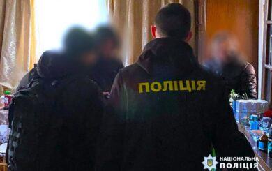 Прикарпаття: поліцейські викрили канал незаконного обігу зброї та затримали учасників угруповання