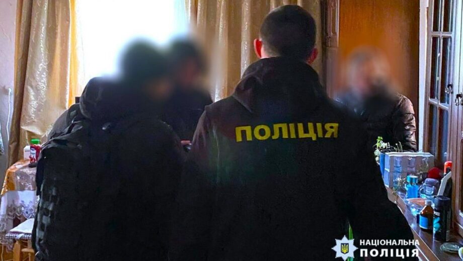 Прикарпаття: поліцейські викрили канал незаконного обігу зброї та затримали учасників угруповання