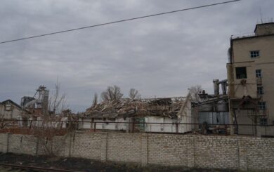 Россияне атаковали беспилотниками промышленный объект в Изюме