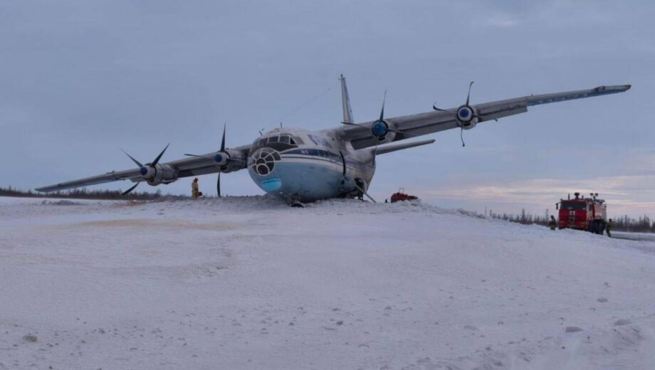 Ан-12 потерпел аварию при посадке в Новом Уренгое