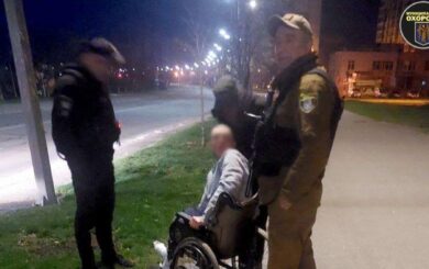 Спроба втечі з лікарні у столиці: нетверезі бешкетники хотіли виїхати на візку