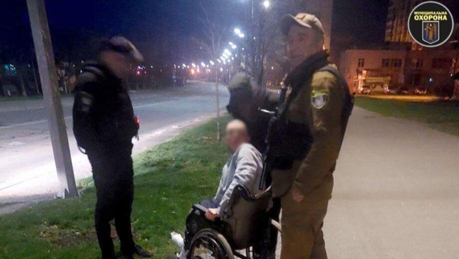 Спроба втечі з лікарні у столиці: нетверезі бешкетники хотіли виїхати на візку