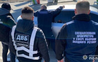 Продаж ”броні” за 12 тисяч доларів: поліція Хмельниччини затримала двох шахраїв