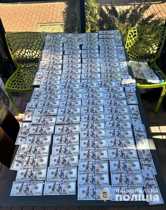Продаж ''броні'' за 12 тисяч доларів: поліція Хмельниччини затримала двох шахраїв