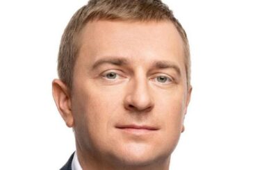 Volkswagen ID.4, кеш у доларах та земля за 1700 гривень: що відомо про статки начальника ТСЦ Києва