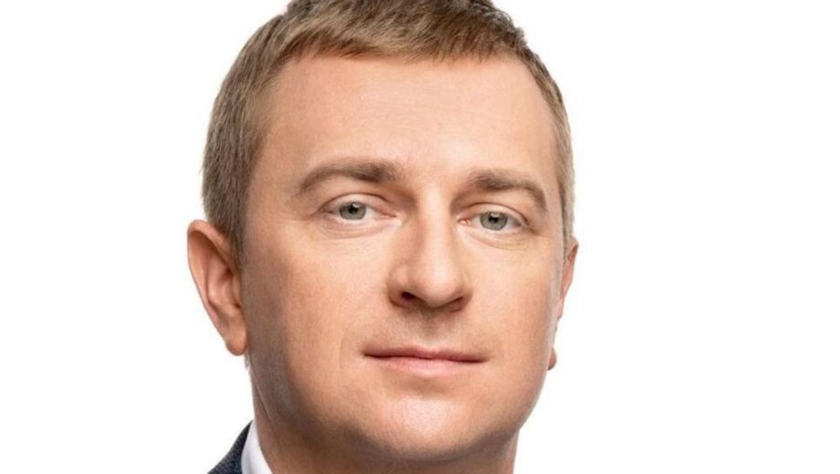 Volkswagen ID.4, кеш у доларах та земля за 1700 гривень: що відомо про статки начальника ТСЦ Києва