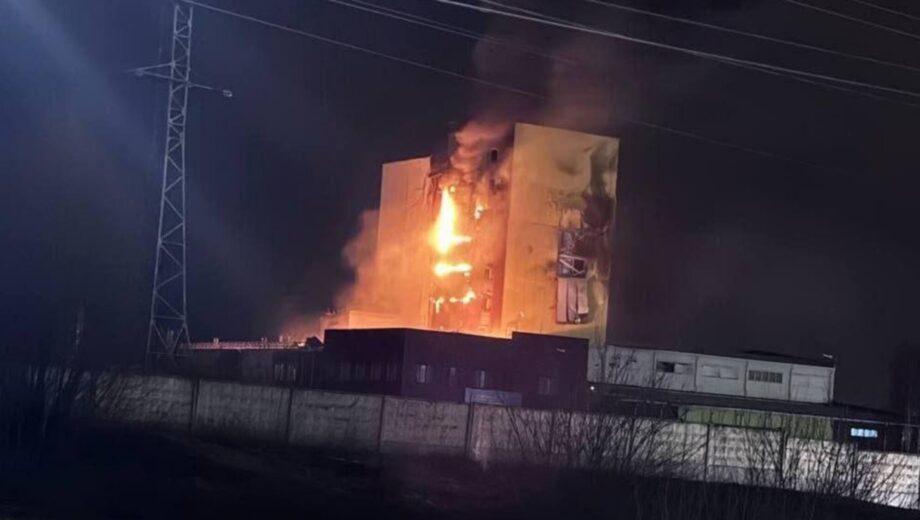 У Чапаєвську пролунало понад 20 вибухів: дрони СБУ вразили виробника вибухівки