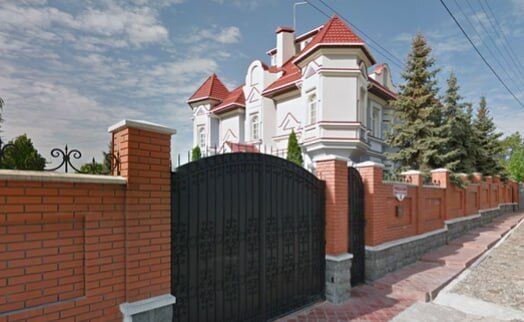  Маєток біля Новопечерських Липок, земля на Прикарпатті і впливові звʼязки: чим відома віцепрезидентка Київміськбуду Новохацька?
