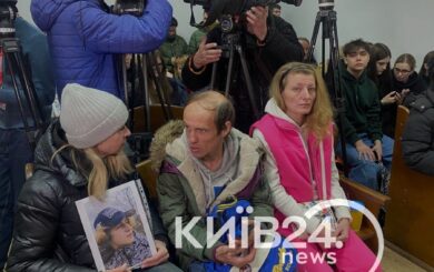 Шевченківський суд: обвинувачений у вбивстві Максима Матерухіна прибув до засідання із запізненням
