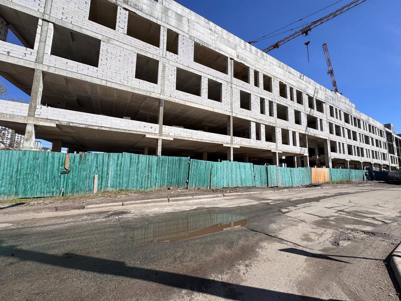 Санкції не діють? Фірма Єрмолаєва продовжує несанкціоновану забудову Протасового Яру (фото)