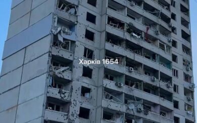 В Харькове враг попал баллистикой в многоэтажку: по меньшей мере 50 пострадавших