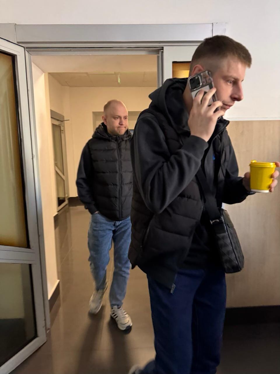 Выманивают деньги у европейцев? Журналисты разоблачили транснациональный мошеннический колл-центр в столичном БЦ