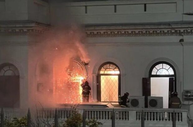 Пожар в российском посольстве в Уругвае: пожарные обуздали огонь