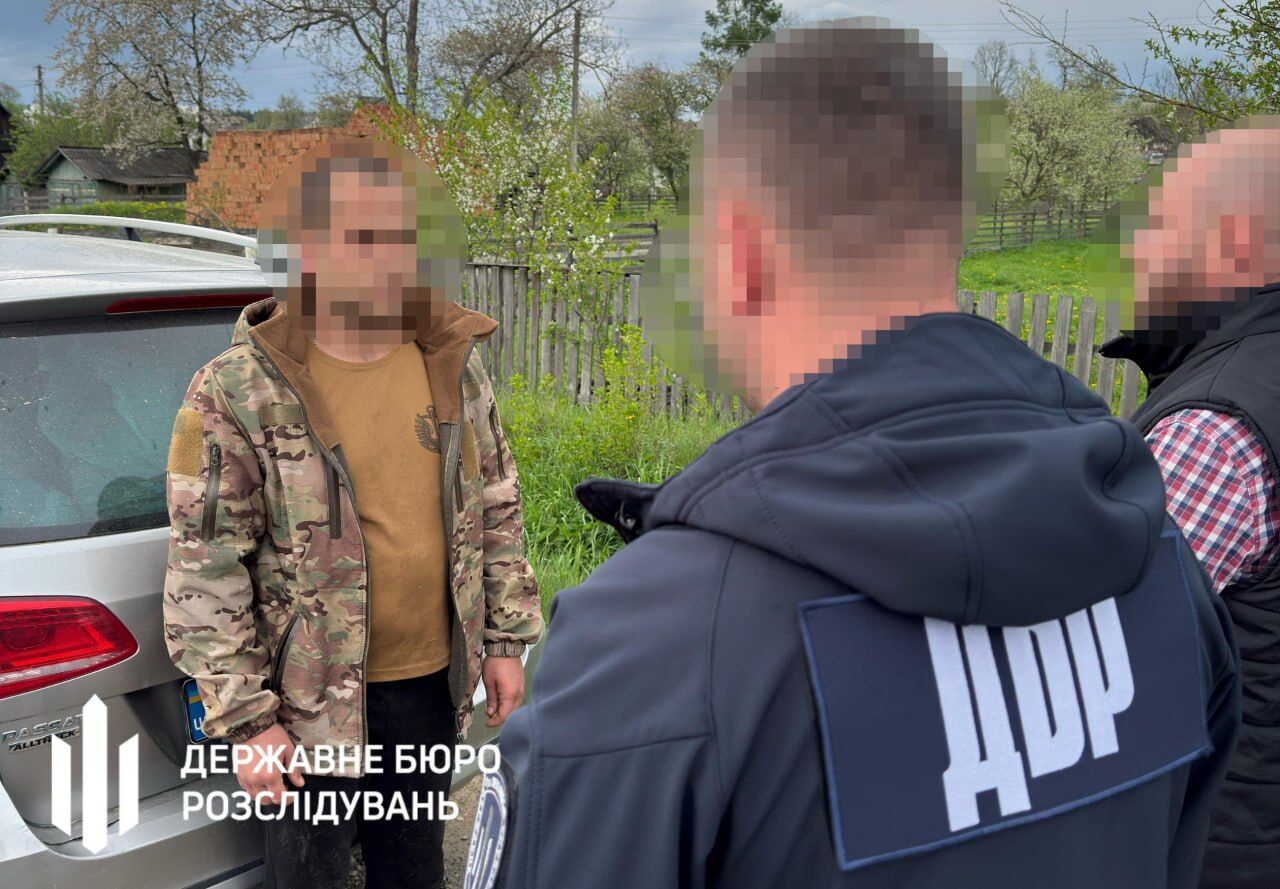 На Буковине задержали правоохранителя, который переправлял мужчин в Румынию