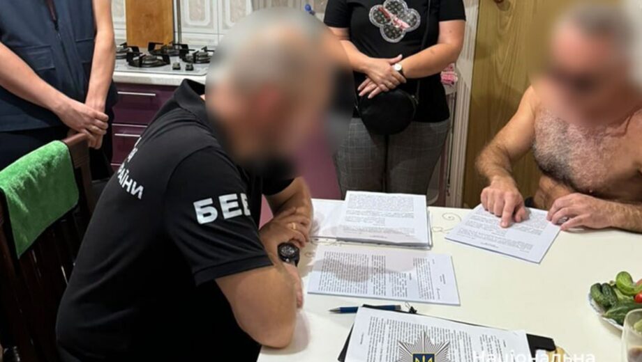 Вместо помощи — афера: восемь человек подозревают в растрате 90 млн грн на дровах для ВСУ