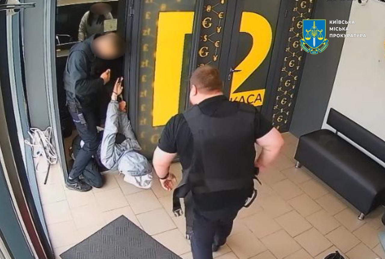 Cтудент с запиской о взрыве напал на обменник в Киеве