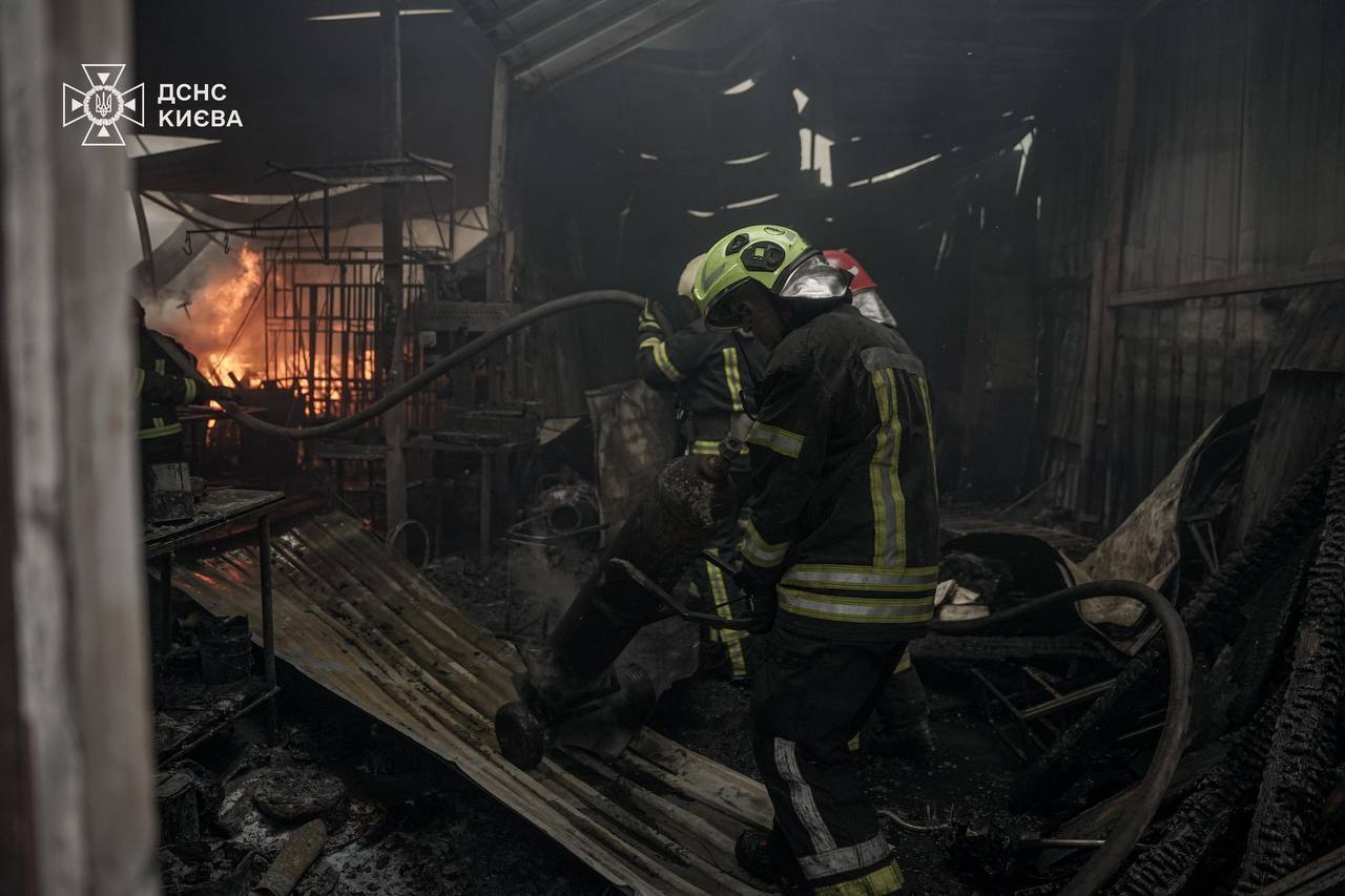 Столичний Гідропарк охопило полум’я