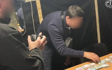 Командир бригады в Донецкой области зарабатывал на фиктивных »боевых» — ДБР задержало на взятке почти миллион