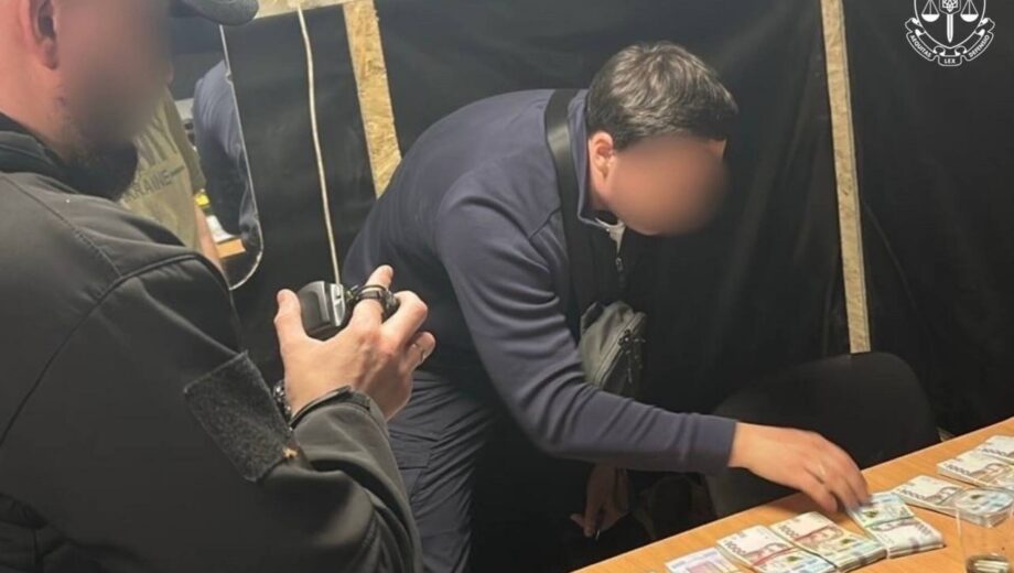 Командир бригады в Донецкой области зарабатывал на фиктивных »боевых» — ДБР задержало на взятке почти миллион